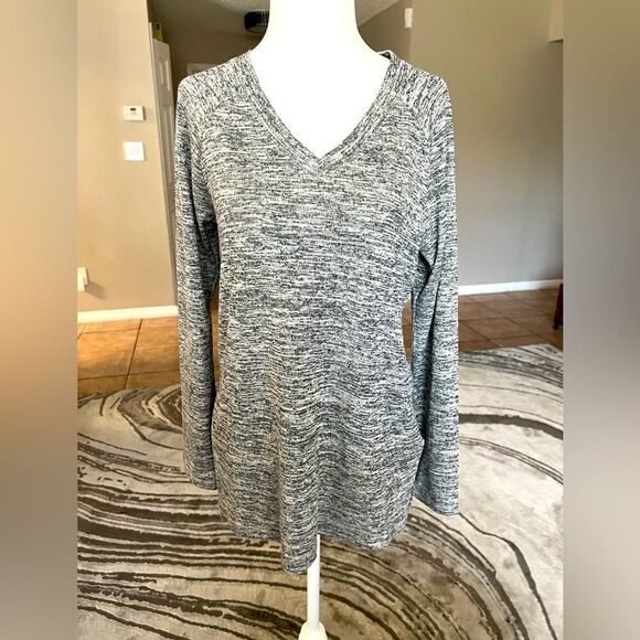 NWT Banana Republic V-Neck Long Sleeve Top/Sweater - Picture 1 of 10